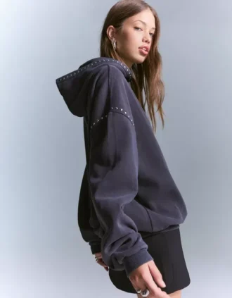 Mikina s cvočky – Topy a body