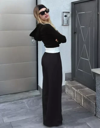Měkká mikina s kapucí a zipem z modální směsi