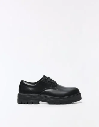 Obuv typu Blucher